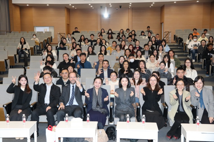 1711673684711070084.jpg 会场合影_副本.jpg