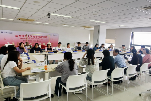 1730172647431096099.jpg 座谈会现场.jpg